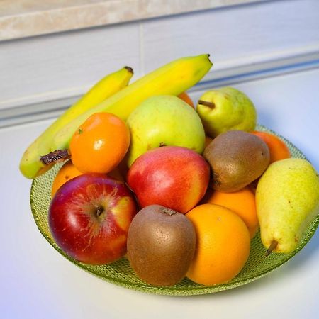Intero Appartamento Con Giardino E Colazione Dario Parma Exterior foto