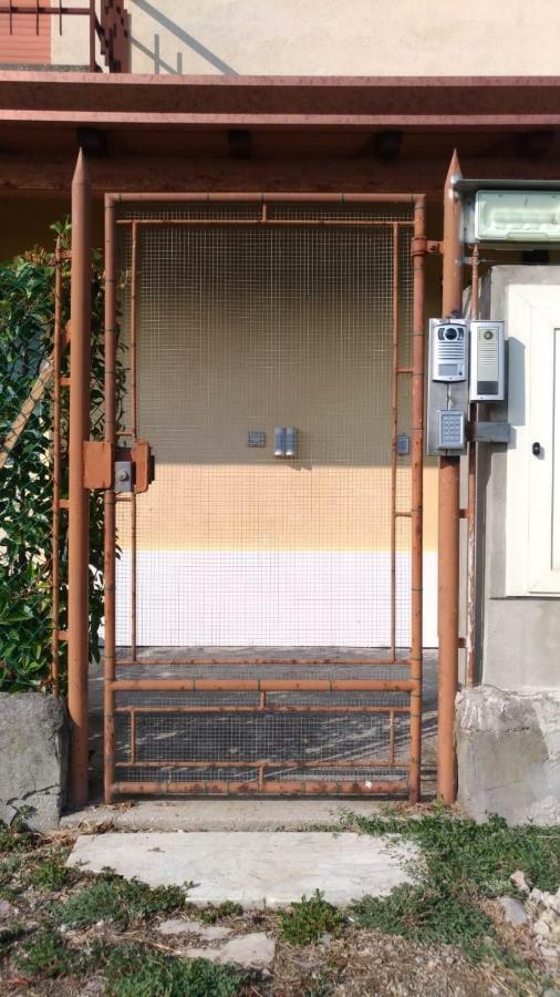 Intero Appartamento Con Giardino E Colazione Dario Parma Exterior foto